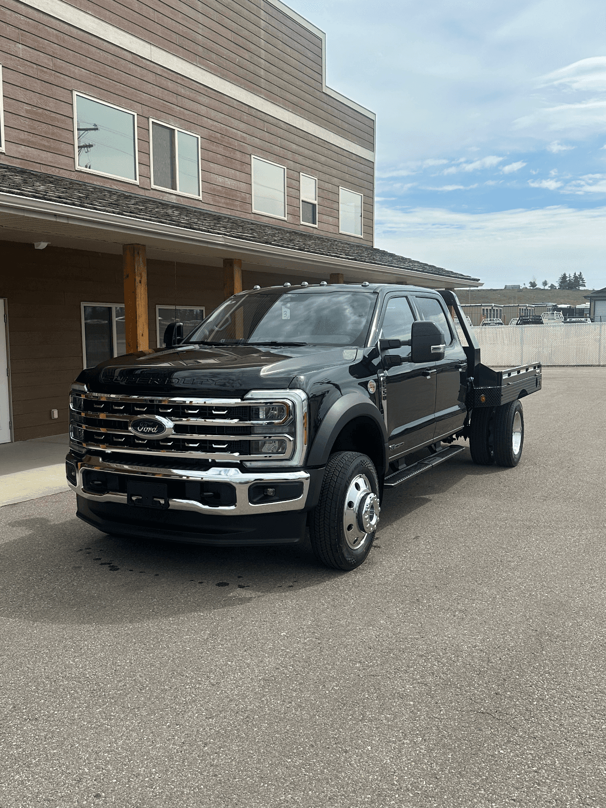 2026 FORD F-550 Lariat